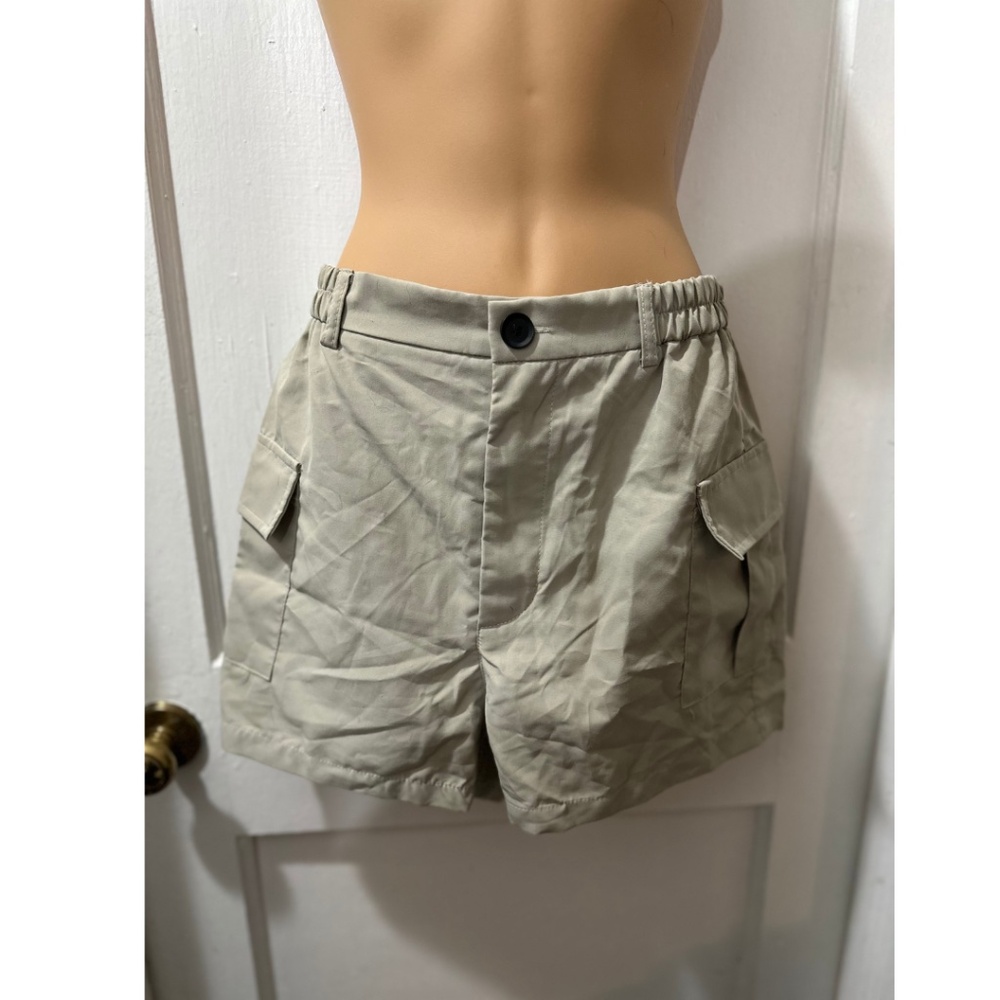 Shein Khaki Cargo‎ Shorts in M